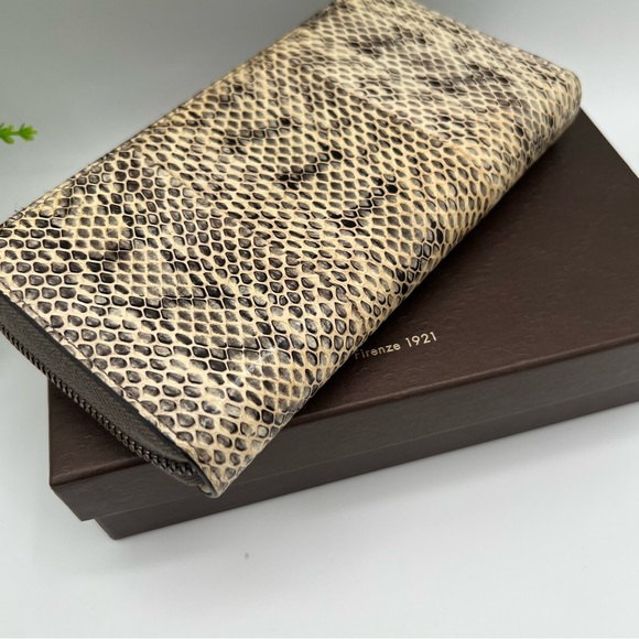 Gucci Beige Snake Print Wallet with Gold Embelished Bee Accent EUC - Picture 12 of 12